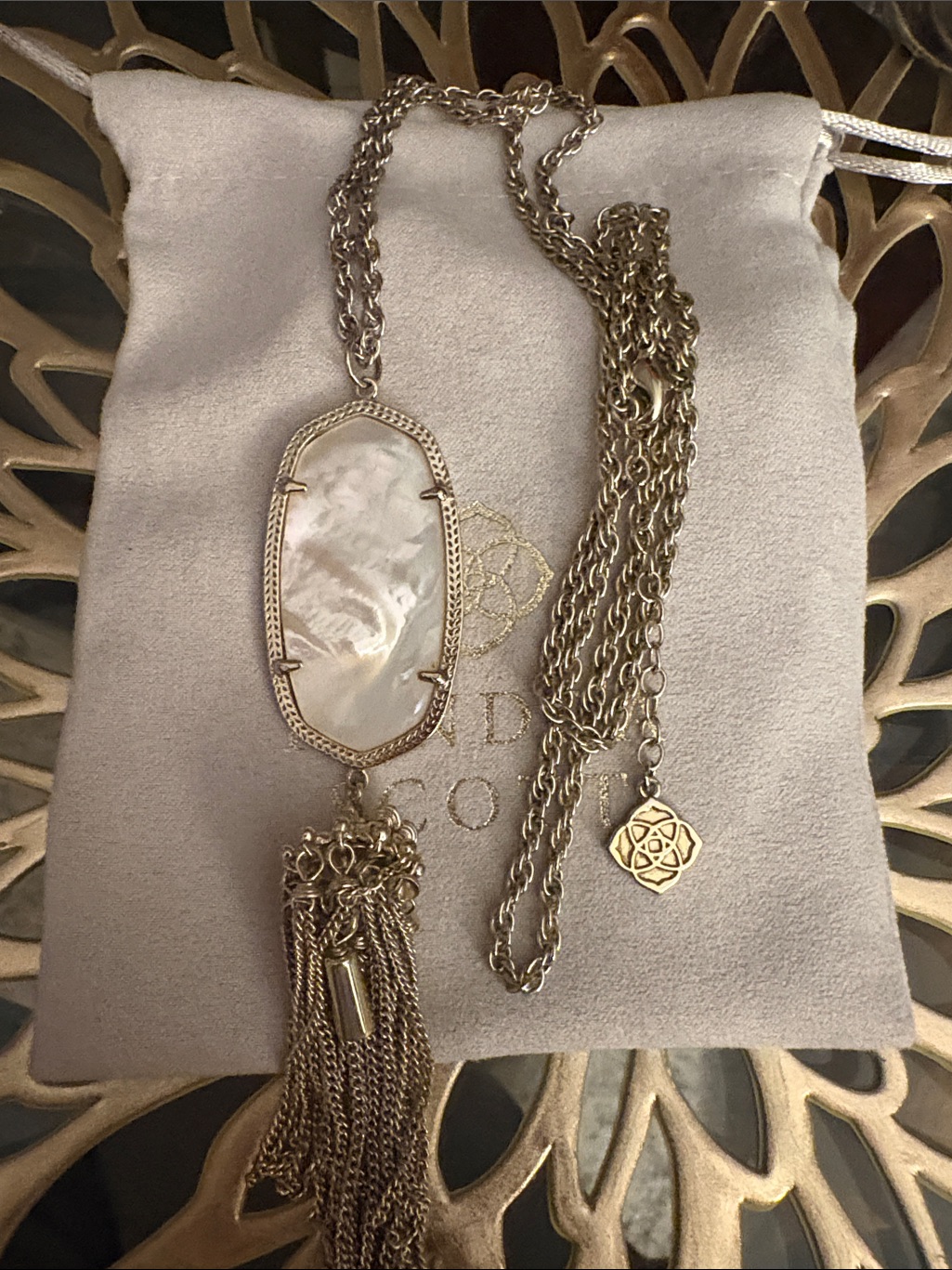Kendra Scott Gold Tone MotherOfPearl Pendant Necklace Preowned